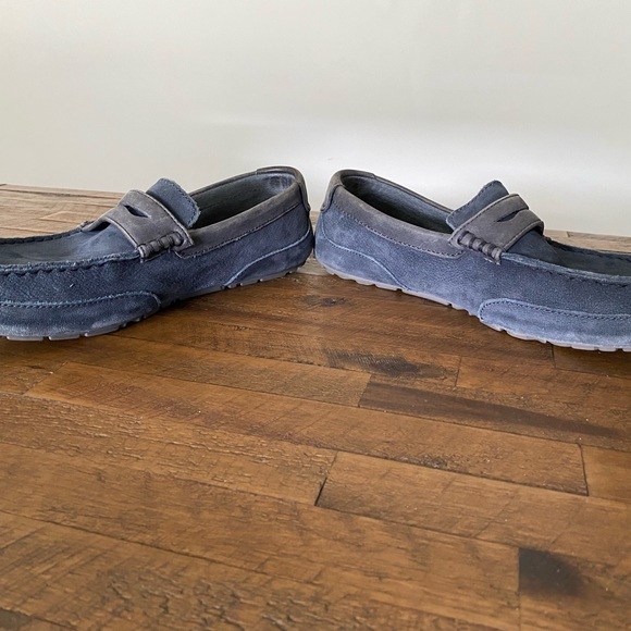 UGG Blue Suede Loafers
Mens - 11
Like New - Picture 5 of 6